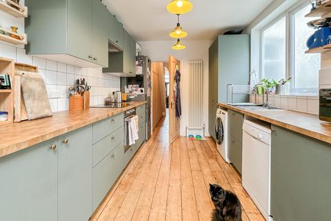 31 Luckwell Road, Bristol, BS3 3EW