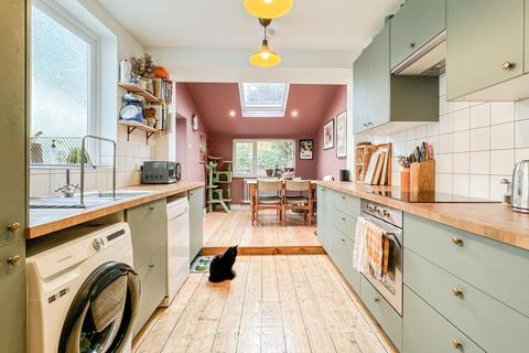 31 Luckwell Road, Bristol, BS3 3EW