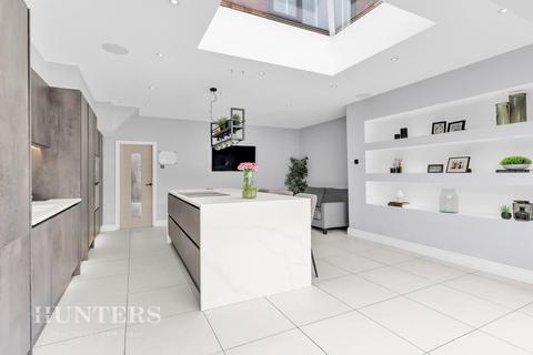 347 Broadway, Chadderton, Oldham, OL9 8RN