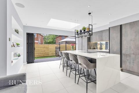 347 Broadway, Chadderton, Oldham, OL9 8RN