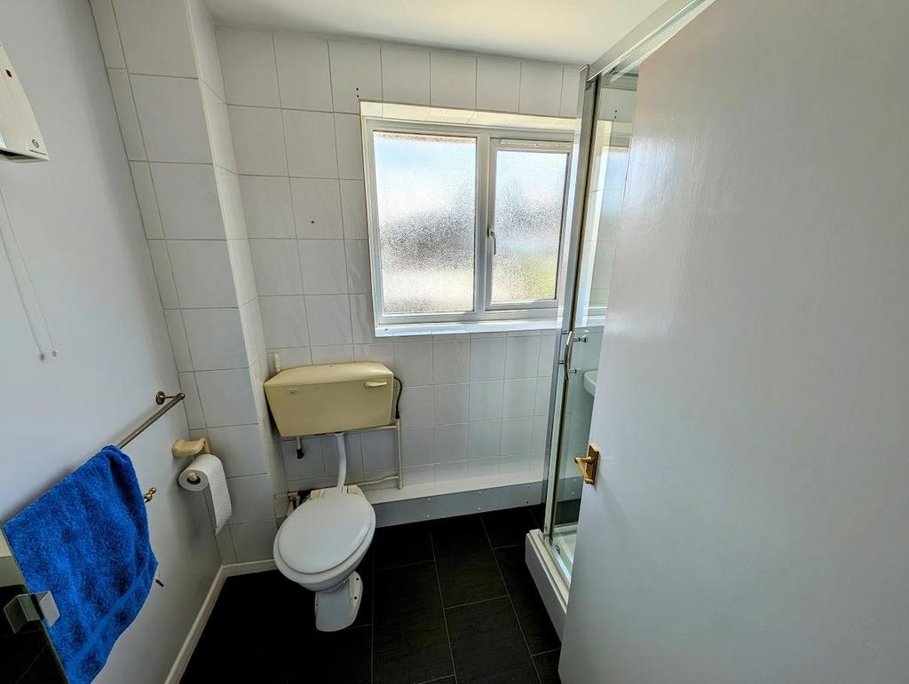 Flat 62 Prestbury bathroom.jpg