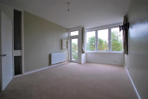 2 bedroom flat for sale, Dolphin Court, High Street, Petersfield