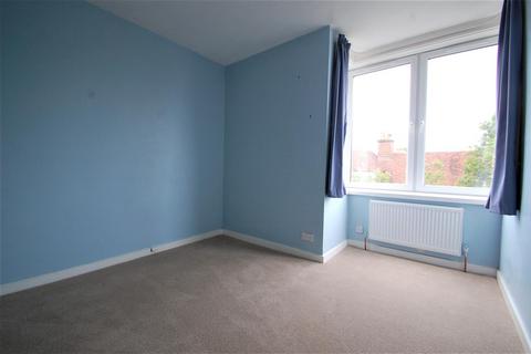 2 bedroom flat for sale, Dolphin Court, High Street, Petersfield