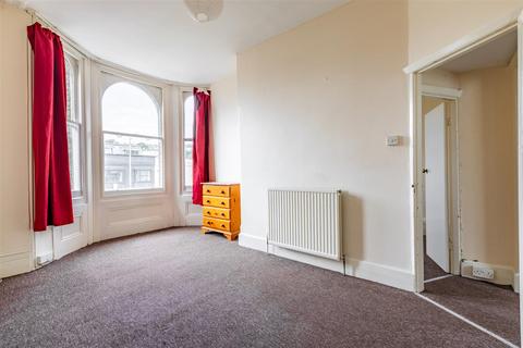 2 bedroom flat to rent, Gladstone Terrace, Brighton