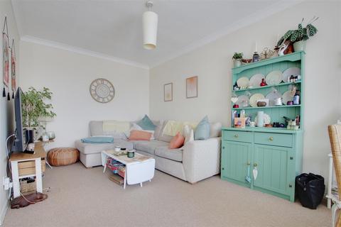 2 bedroom flat for sale, Goring Road, Goring-By-Sea, Worthing