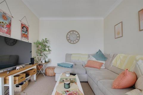 2 bedroom flat for sale, Goring Road, Goring-By-Sea, Worthing