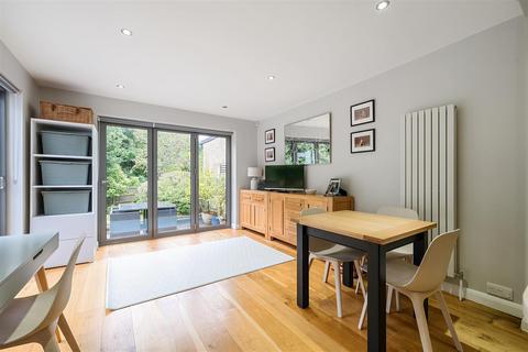 8 Follyfield Road, Banstead, SM7 2LA