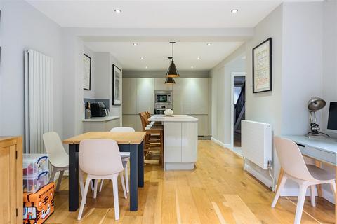 8 Follyfield Road, Banstead, SM7 2LA