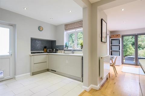 8 Follyfield Road, Banstead, SM7 2LA