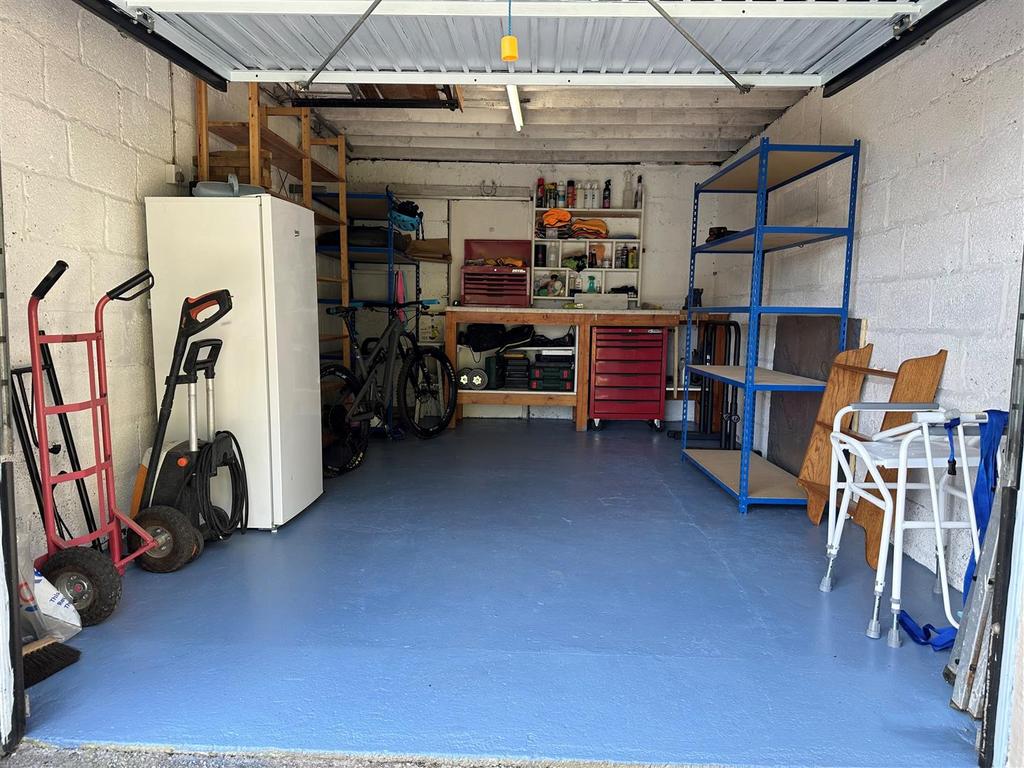Garage.jpg