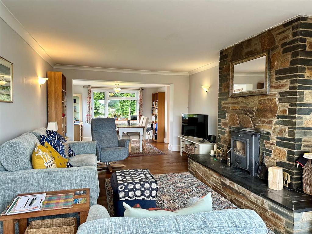 Living Room 1.jpg