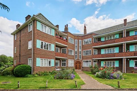 3 bedroom flat for sale, Roehampton Close, Putney, SW15