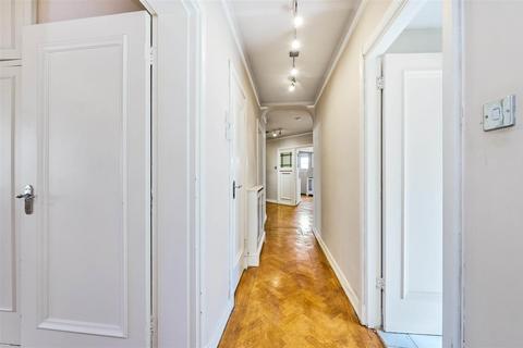 Flat, 2 Roehampton Close, London, SW15 5LU