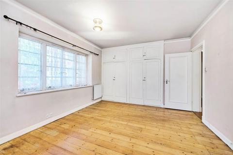 Flat, 2 Roehampton Close, London, SW15 5LU