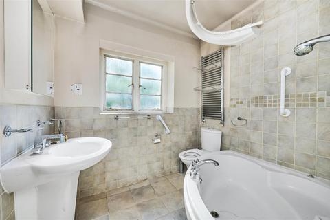 Flat, 2 Roehampton Close, London, SW15 5LU