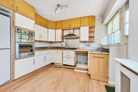 Flat, 2 Roehampton Close, London, SW15 5LU