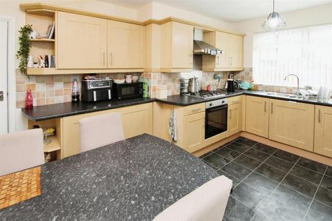 2 bedroom detached bungalow for sale, Oakdale Avenue, Bradford BD6