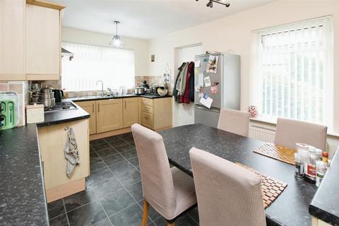 2 bedroom detached bungalow for sale, Oakdale Avenue, Bradford BD6