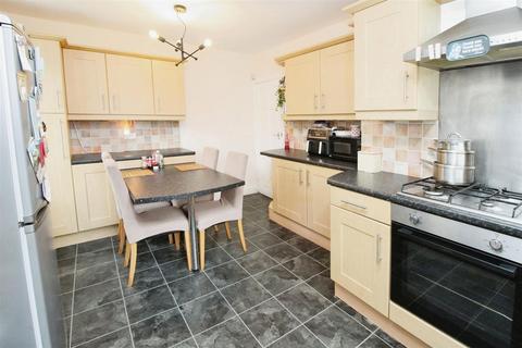 2 bedroom detached bungalow for sale, Oakdale Avenue, Bradford BD6