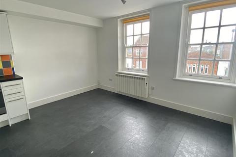 2 bedroom apartment to rent, Old Church Road, Chingford E4