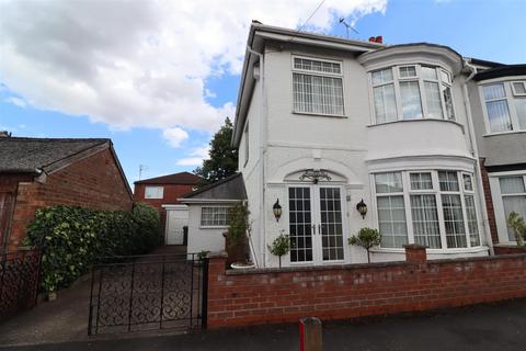 3 bedroom semi-detached house for sale, Princes Avenue, Hessle