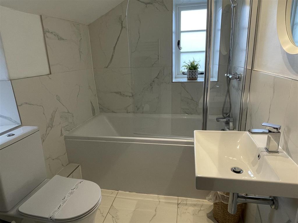 Bathroom.JPG