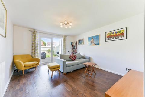 1 bedroom flat for sale, Abingdon Close, Colliers Wood SW19