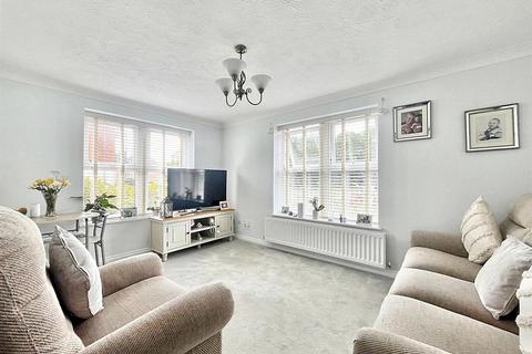 1 bedroom flat for sale, Santa Cruz Drive, Eastbourne