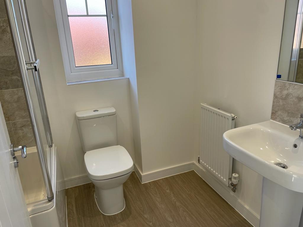 Bathroom 1.jpg