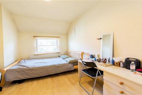 3 bedroom flat to rent, NW6