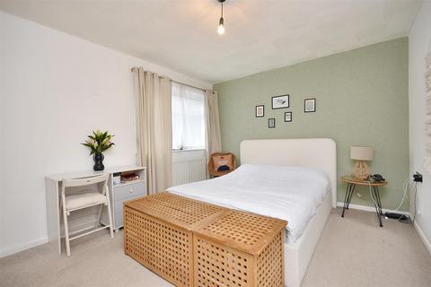 3 bedroom flat for sale, Hurst Lane, Eastbourne