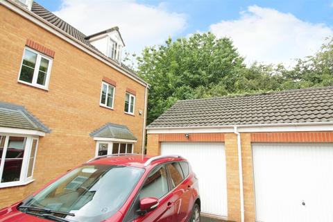 4 bedroom semi-detached house for sale, Springfield Close, Wakefield WF3