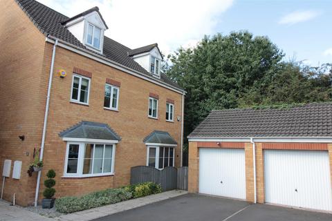 4 bedroom semi-detached house for sale, Springfield Close, Wakefield WF3