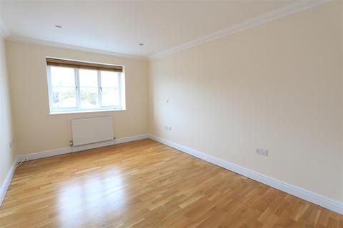 2 bedroom apartment to rent, Devonshire Road, Bexleyheath