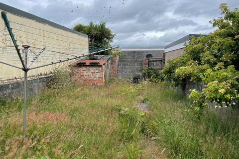 3 bedroom terraced house for sale, Glandafen Road, Llanelli