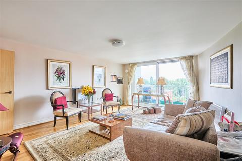 3 bedroom apartment for sale, Holland Gardens, Brentford, TW8