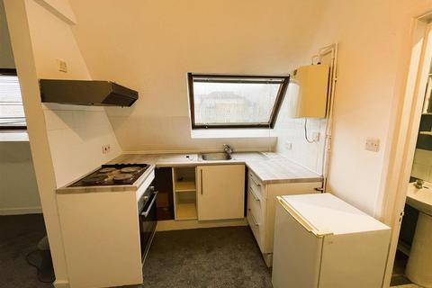 Studio to rent, Gwen Rhian Court, Court Road