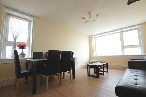 3 bedroom house to rent, Fellows Road, London