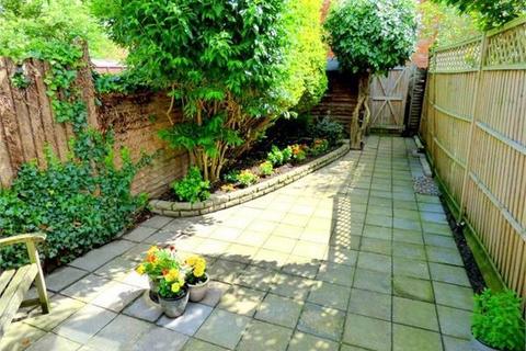 2 bedroom cottage to rent, Garden Cottages, Colnbrook, Berkshire