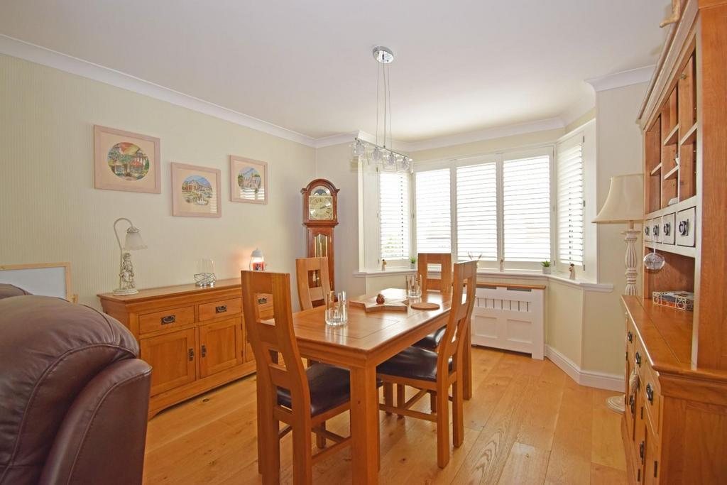 68 Waseley Road, dining a.jpg