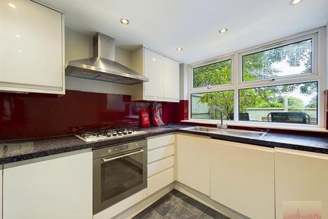 2 bedroom flat to rent, High Street, Harrow on the Hill