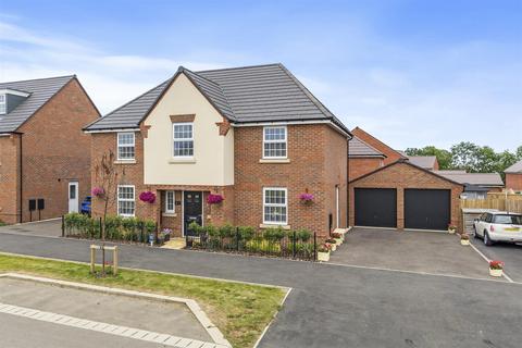 4 bedroom detached house for sale, Sulgrave Street, Kettering NN15