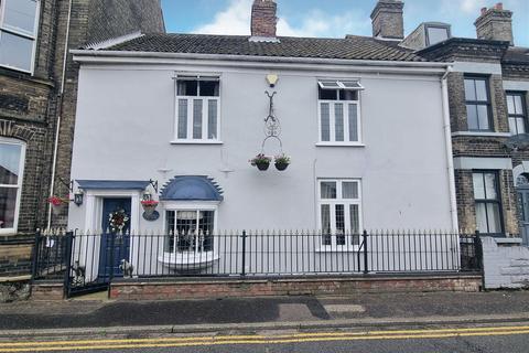 3 bedroom terraced house for sale, High Street, Gorleston