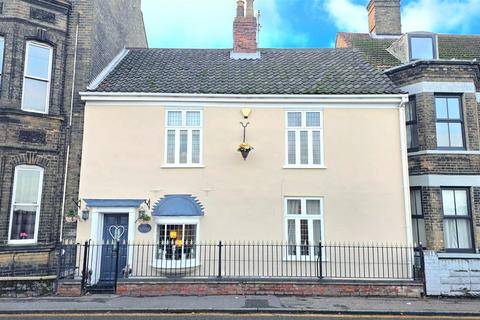 3 bedroom terraced house for sale, High Street, Gorleston