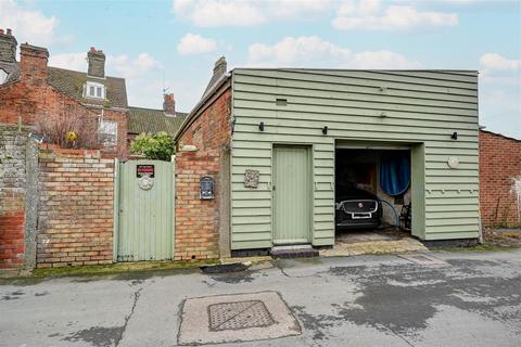 3 bedroom terraced house for sale, High Street, Gorleston