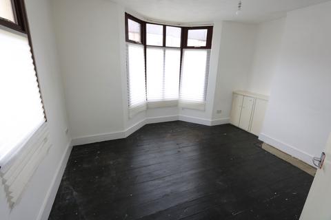 3 bedroom end of terrace house for sale, Oak Road, Grays