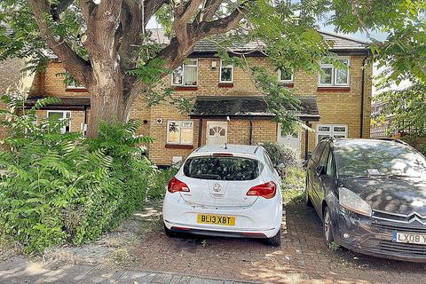 2 bedroom terraced house to rent, Grove Street, London SE8