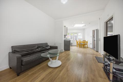 2 bedroom maisonette for sale, Boundary Road, London, E13