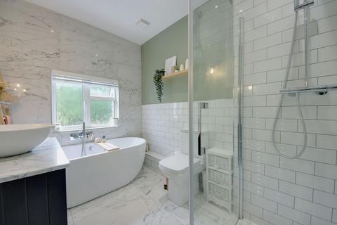 21 Titian Avenue, Bushey Heath, Bushey, WD23 4GB