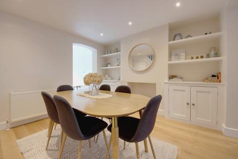 21 Titian Avenue, Bushey Heath, Bushey, WD23 4GB